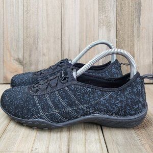 Women's Skechers Breathe Easy Size 7 Dark Blue Relaxed Fit  No Lace Memory Foam